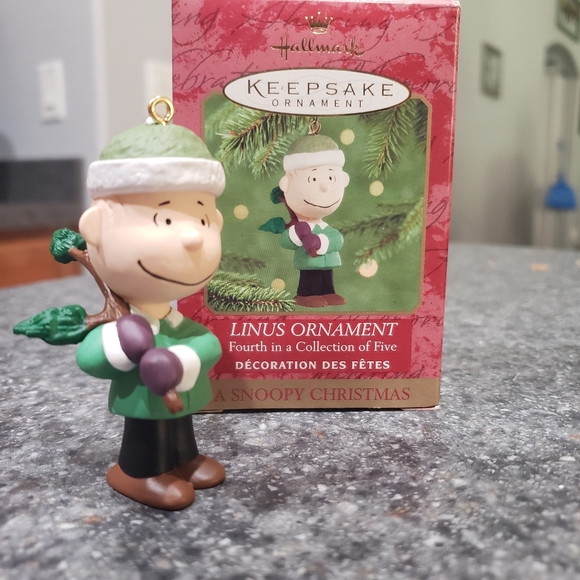 Peanuts Other - Hallmark Keepsake Ornament Linus Ornament A Snoopy Christmas 1994